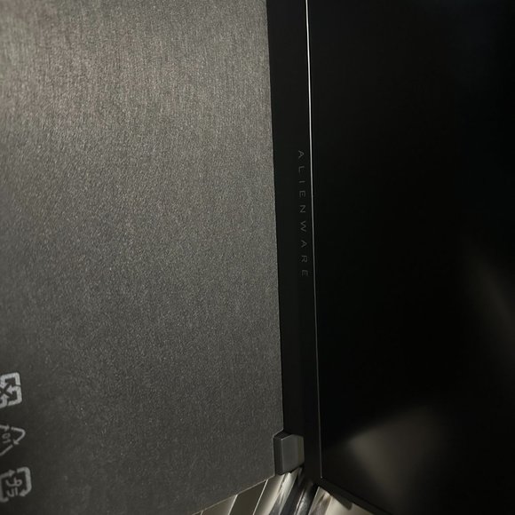 Alienware m15 R7 - Picture 4 of 9